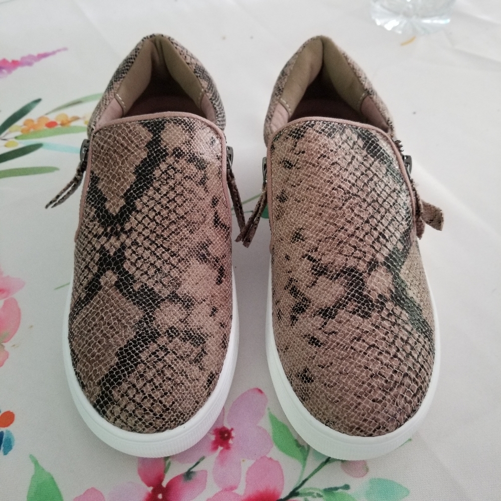 Very G NWT Snakesskin Slip On Sneakers 6 - Picture 3 of 8